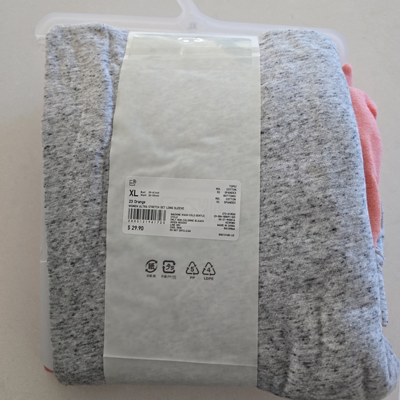 UNIQLO Women's Ultra Stretch Sweatshirt And Sweatpants Set - Picture 4 of 5